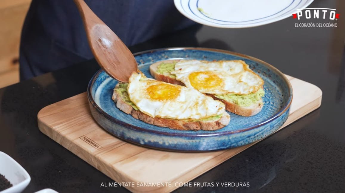 Agregamos dos huevos estrellados