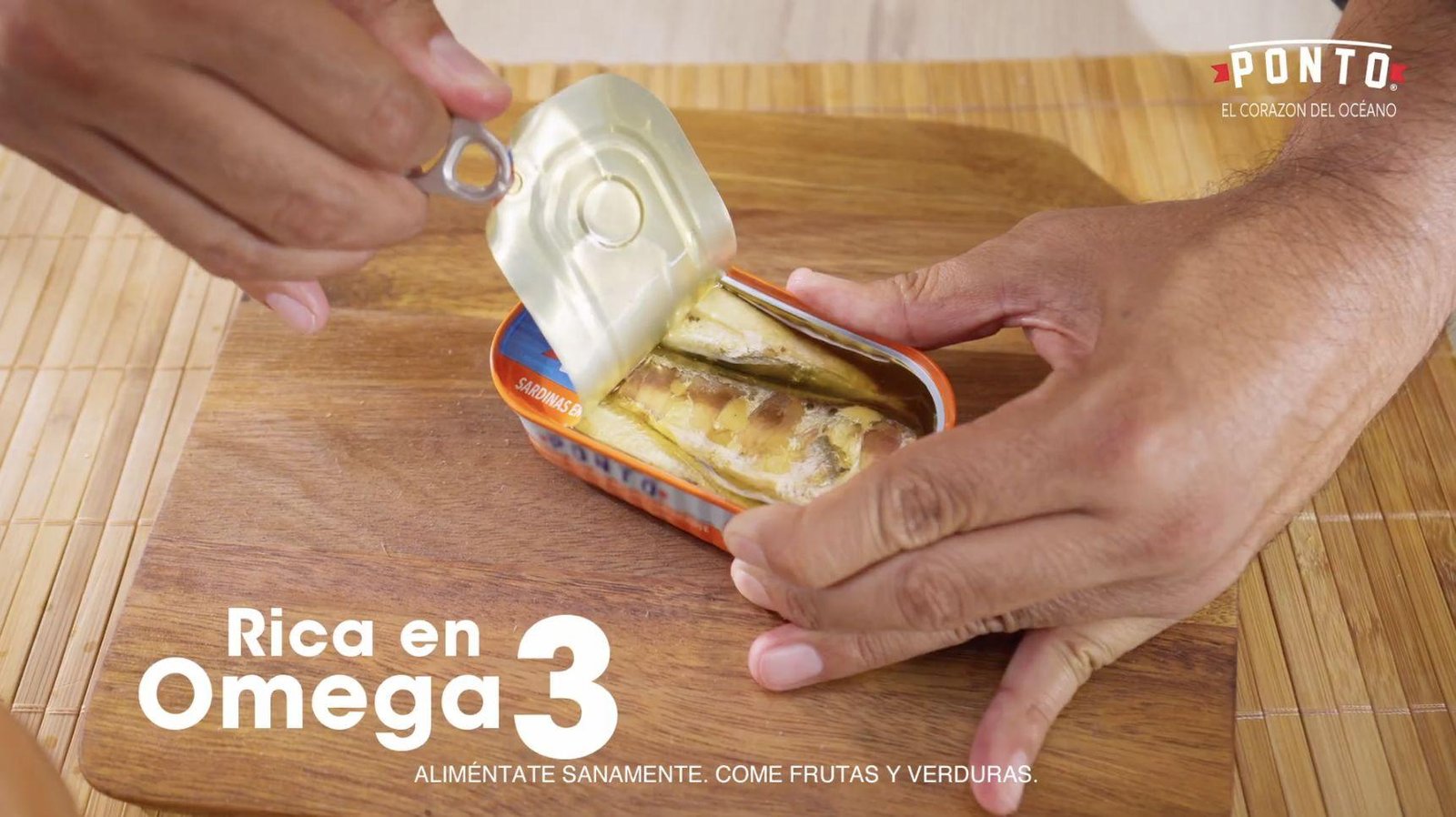 Abrimos las sardinas en aceite vegetal picante Ponto y las asamos. 