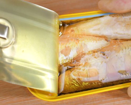 Abrimos las latas de Sardinas en Aceite Vegetal Ponto.