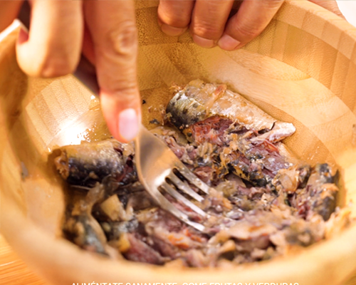 Las machacamos con un tenedor.